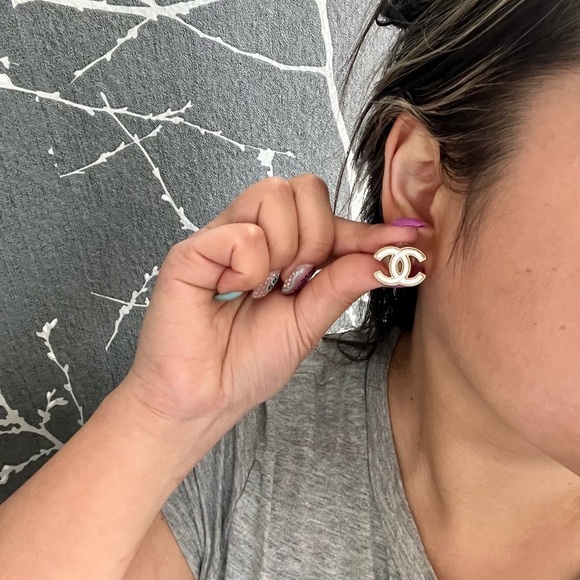 CHANEL White Enamel CC Stud Earrings - Picture 5 of 6